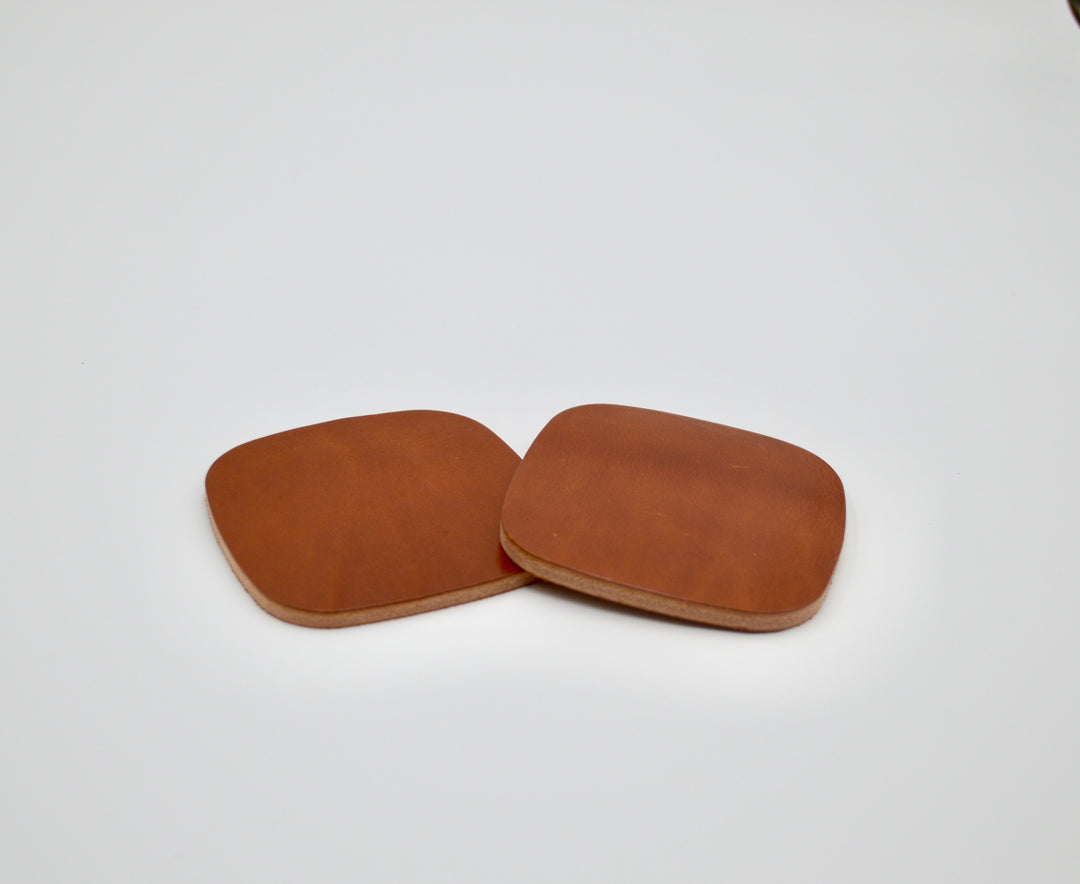 Set of two cognac leather coasters included in The 19th Hole golf gift box