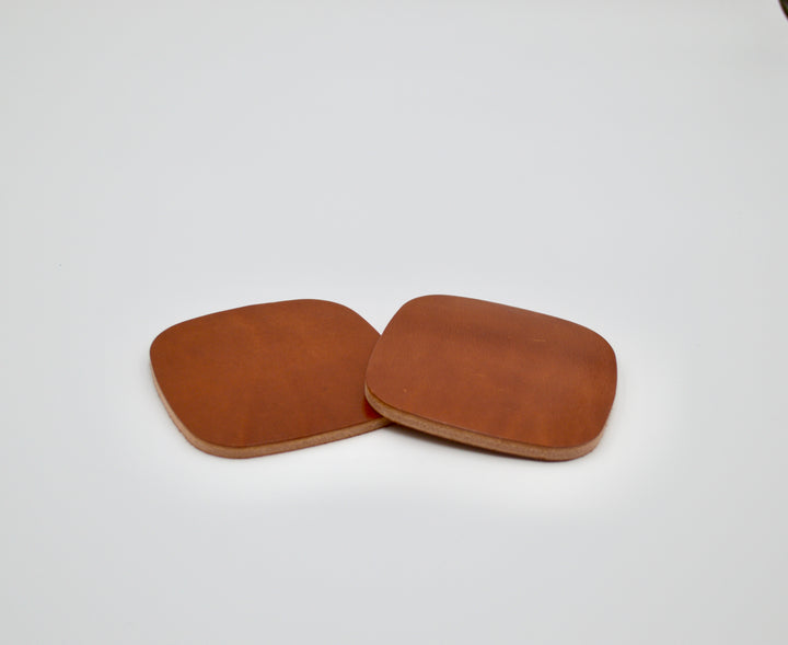 Set of two cognac leather coasters included in The 19th Hole golf gift box